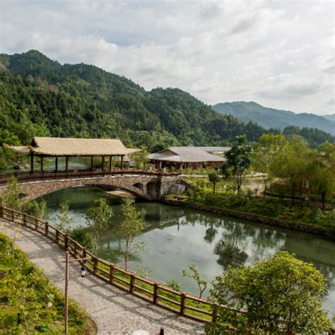 南湖東岸別墅|純玩 絕美丹霞地貌南武當山 尊貴升級連住兩晚九連山南湖東岸溫。